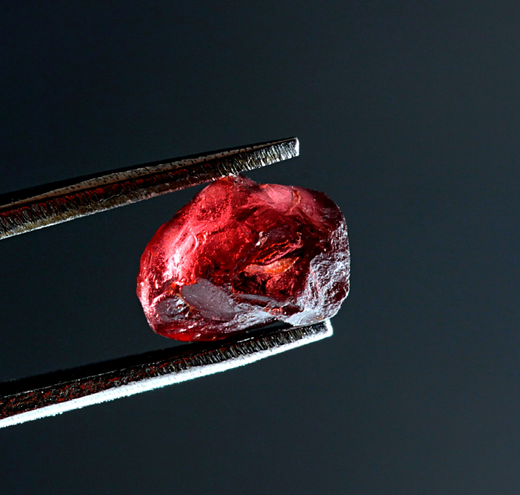 拉曼和LIBS系統分別測試石榴石特性